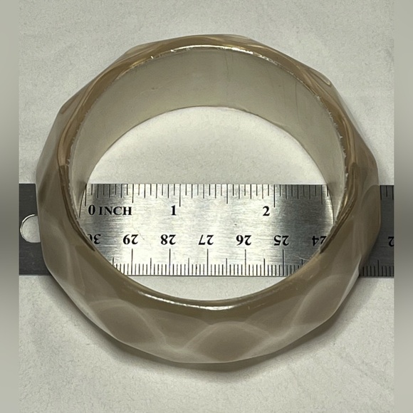 Vintage multifaceted moonglow lucite chunky bracelet. Please see video also. - Picture 5 of 12